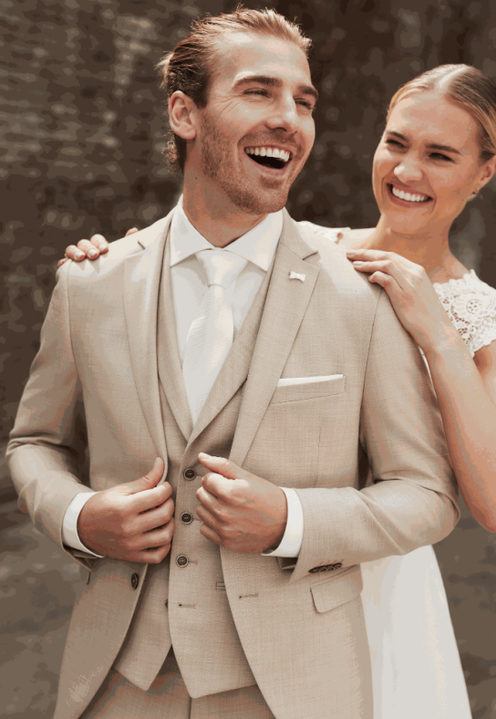 Elena Brautstudio - 1x Hochzeitsanzug Deiner Wahl im Wert von bis zu 1.500 € • 1x Gutschein über 200 € • 1x Gutschein über 100 €